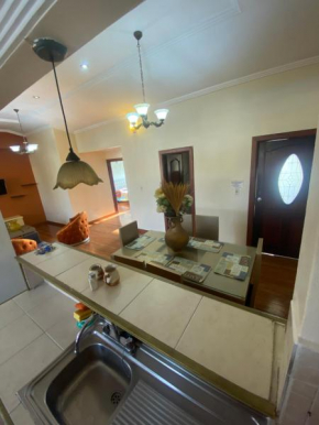 VI-Divino departamento con terraza y dos dormitorios en el centro histórico de Cuenca